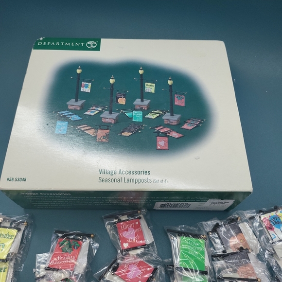 2003 Department 56 Village Accessories Seasonal Lampposts Banner Flags Only! - Picture 2 of 12